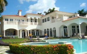 Luxury Estate on Pinetree Dr